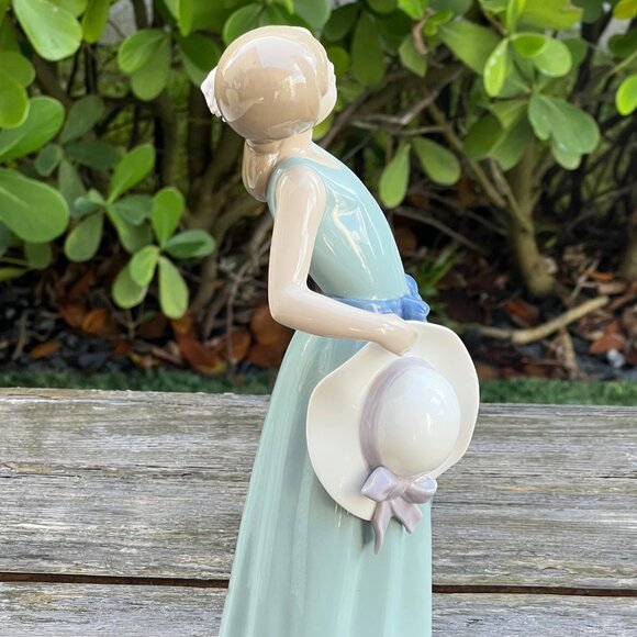 VINTAGE Lladro Figurine Prissy Coiffure Girl - Girl with Straw Hat #5010, Spain - Picture 9 of 11